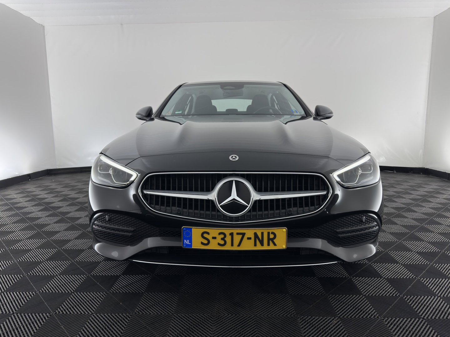 Mercedes-Benz C-Klasse 300 e Luxury Line (INCL-BTW)  *AUT | FULL-LED |  WIDESCREEN-COCKPIT | COMFORTSEATS | ADAPTIVE-CRUISE | CAMERA | NAVI-FULLMAP | SHIFTPADDLES | PRIVACY-GLASS | DAB | AMBIENTLIGHT | 17''