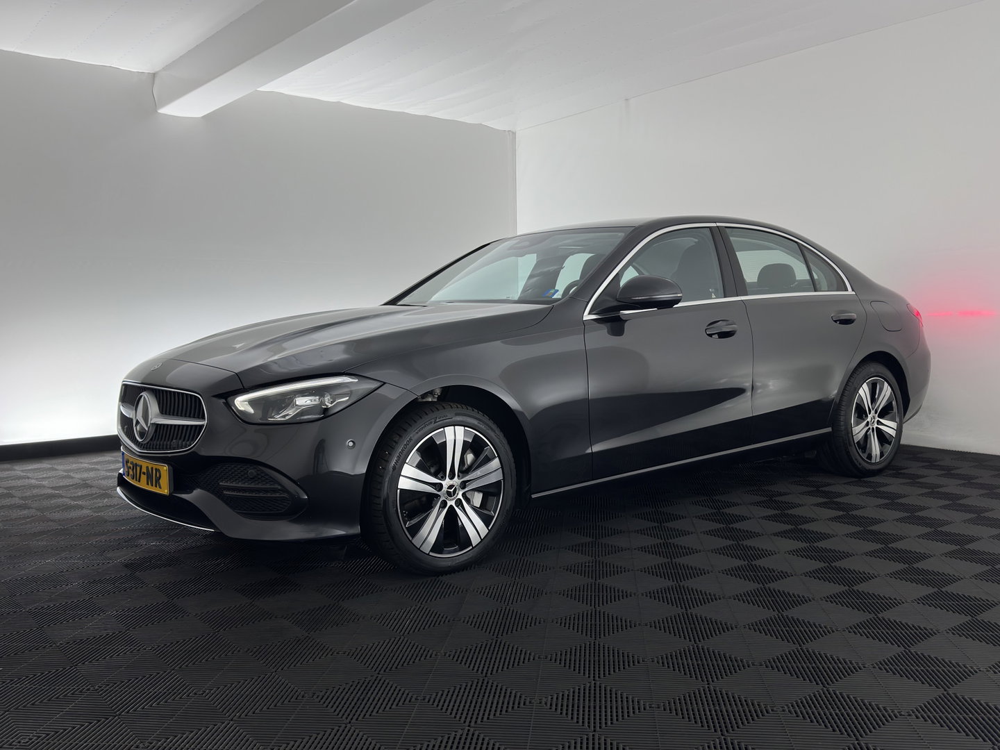Mercedes-Benz C-Klasse 300 e Luxury Line (INCL-BTW)  *AUT | FULL-LED |  WIDESCREEN-COCKPIT | COMFORTSEATS | ADAPTIVE-CRUISE | CAMERA | NAVI-FULLMAP | SHIFTPADDLES | PRIVACY-GLASS | DAB | AMBIENTLIGHT | 17''