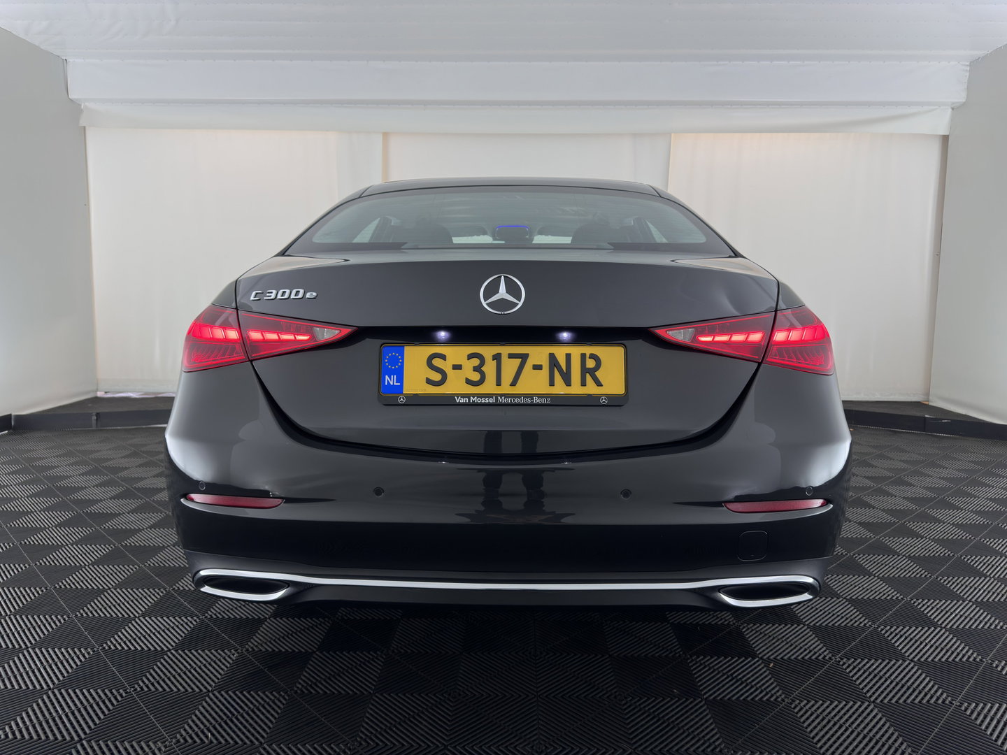 Mercedes-Benz C-Klasse 300 e Luxury Line (INCL-BTW)  *AUT | FULL-LED |  WIDESCREEN-COCKPIT | COMFORTSEATS | ADAPTIVE-CRUISE | CAMERA | NAVI-FULLMAP | SHIFTPADDLES | PRIVACY-GLASS | DAB | AMBIENTLIGHT | 17''