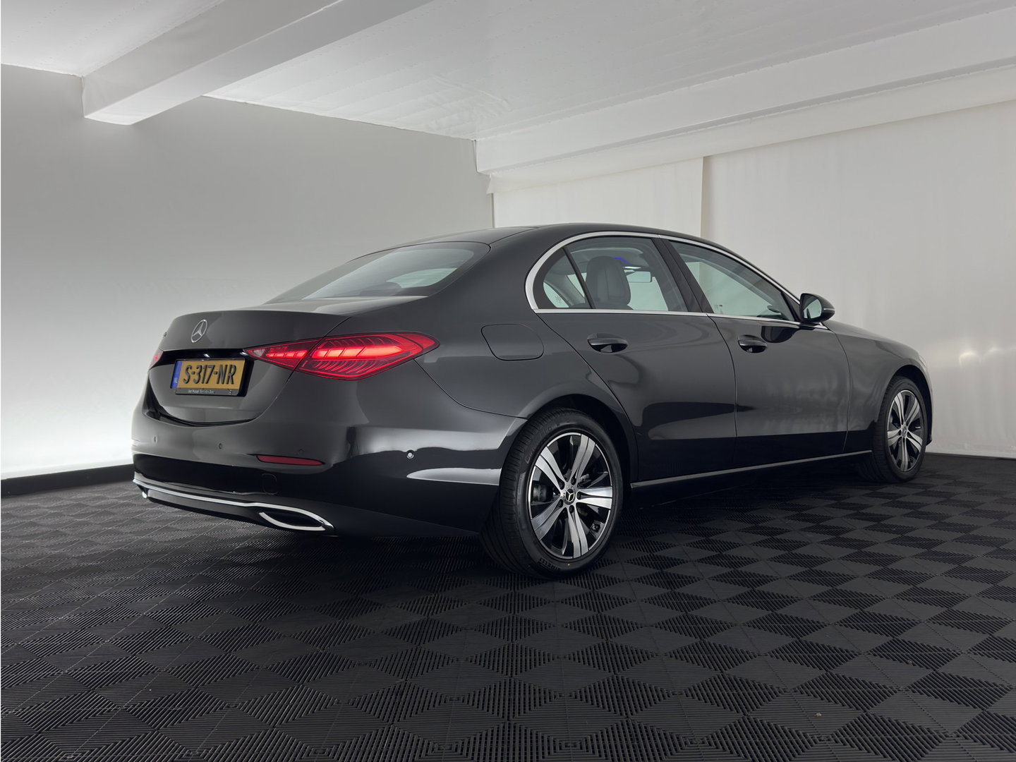 Mercedes-Benz C-Klasse 300 e Luxury Line (INCL-BTW)  *AUT | FULL-LED |  WIDESCREEN-COCKPIT | COMFORTSEATS | ADAPTIVE-CRUISE | CAMERA | NAVI-FULLMAP | SHIFTPADDLES | PRIVACY-GLASS | DAB | AMBIENTLIGHT | 17''