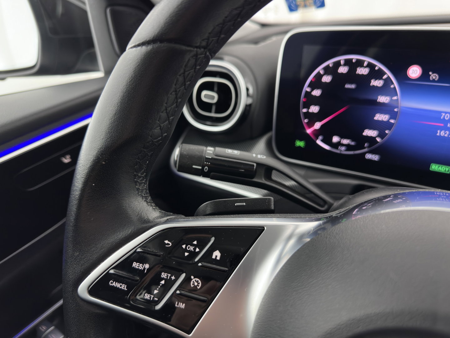 Mercedes-Benz C-Klasse 300 e Luxury Line (INCL-BTW)  *AUT | FULL-LED |  WIDESCREEN-COCKPIT | COMFORTSEATS | ADAPTIVE-CRUISE | CAMERA | NAVI-FULLMAP | SHIFTPADDLES | PRIVACY-GLASS | DAB | AMBIENTLIGHT | 17''