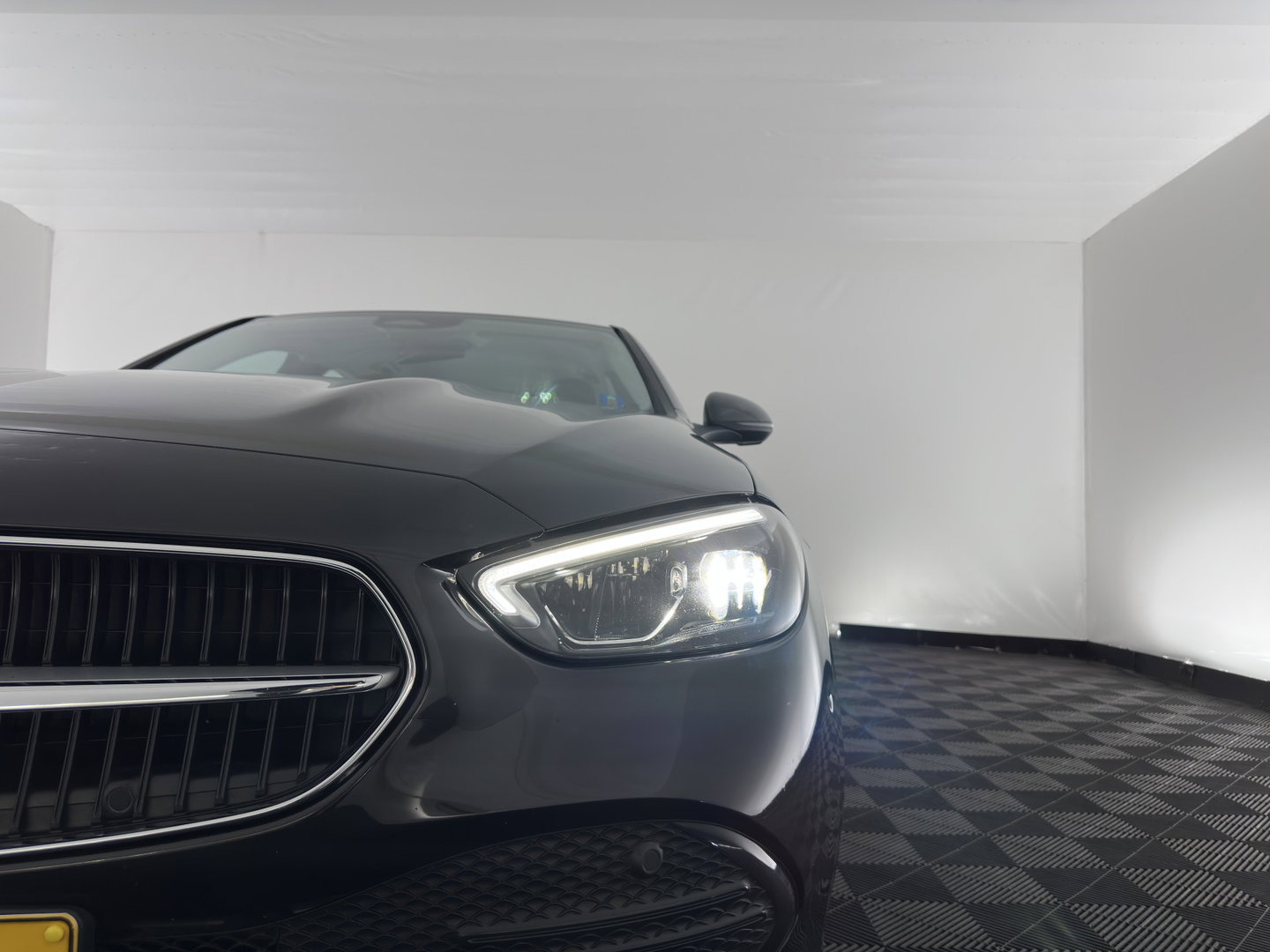 Mercedes-Benz C-Klasse 300 e Luxury Line (INCL-BTW)  *AUT | FULL-LED |  WIDESCREEN-COCKPIT | COMFORTSEATS | ADAPTIVE-CRUISE | CAMERA | NAVI-FULLMAP | SHIFTPADDLES | PRIVACY-GLASS | DAB | AMBIENTLIGHT | 17''