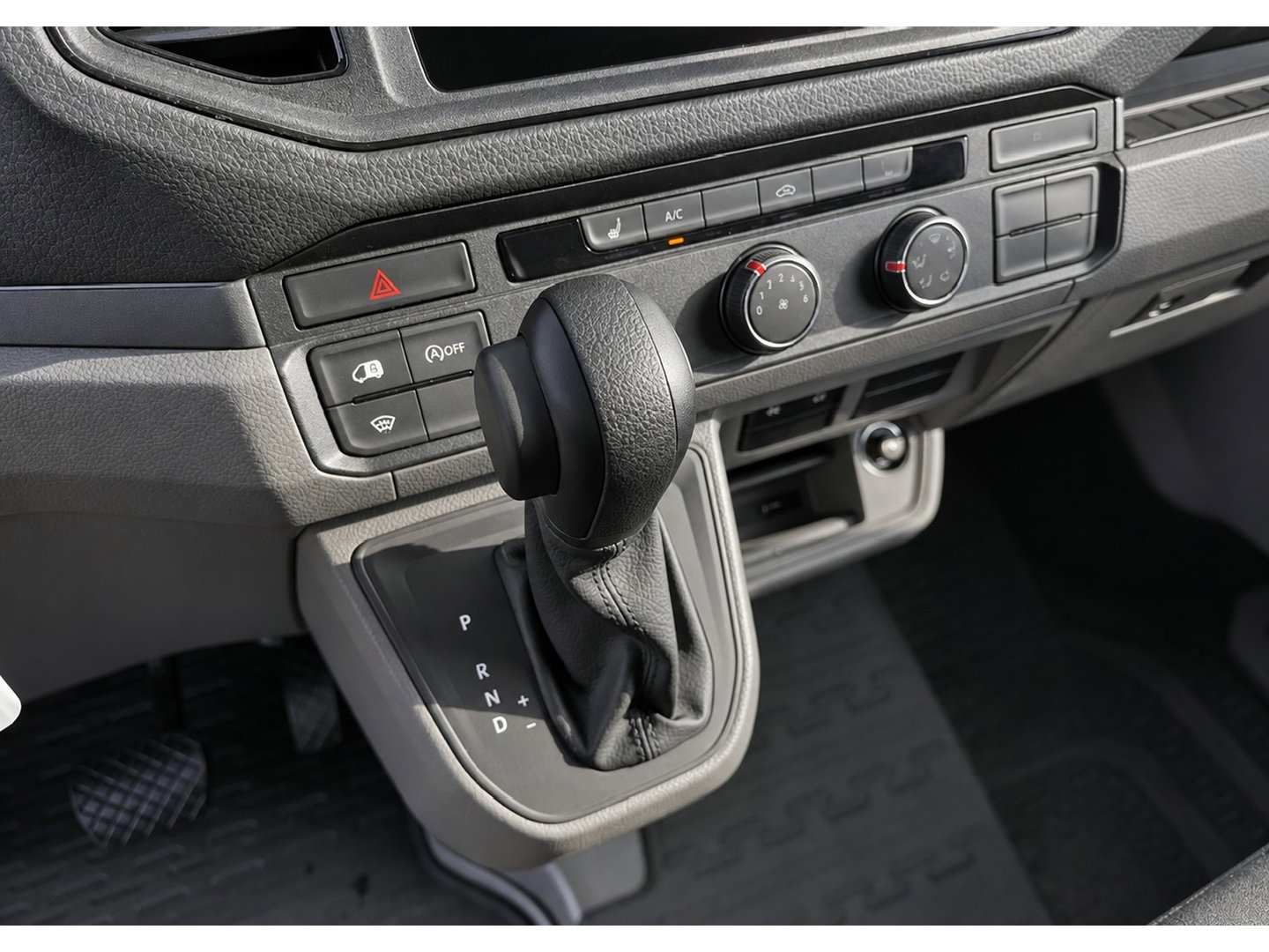 Volkswagen Crafter 35 2.0 TDI L3H2 PB Edition Adaptieve Cruise, Camera, Carplay, LED, Stoelverwarming, 177pk, Automaat, Multimedia,  Voorruit verwarming, Uniek!