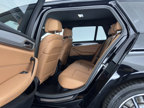 BMW 5 Serie Touring 530e Business Edition Plus (Plug-in) (INCL-BTW) *LEATHER | FULL-LED | MEMORY-PACK | HEATED-SPORTSEATS | NAVI-FULLMAP | PRIVACY-GLASS | ECC | PDC | CRUISE | TOWBAR | 18''ALU*