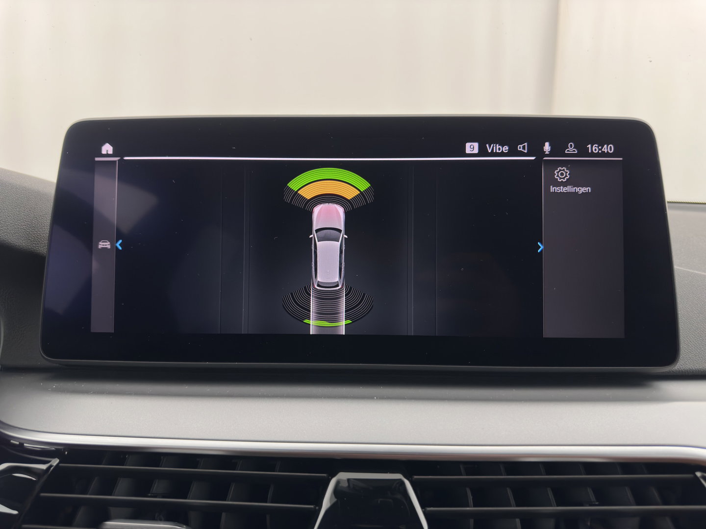 BMW 5 Serie Touring 530e Business Edition Plus (Plug-in) (INCL-BTW) *LEATHER | FULL-LED | MEMORY-PACK | HEATED-SPORTSEATS | NAVI-FULLMAP | PRIVACY-GLASS | ECC | PDC | CRUISE | TOWBAR | 18''ALU*
