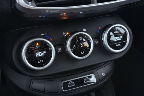 Fiat 500X 1.0 GSE Lounge | Camera | Keyless | Apple CarPlay | Cruise Control | Getint glas