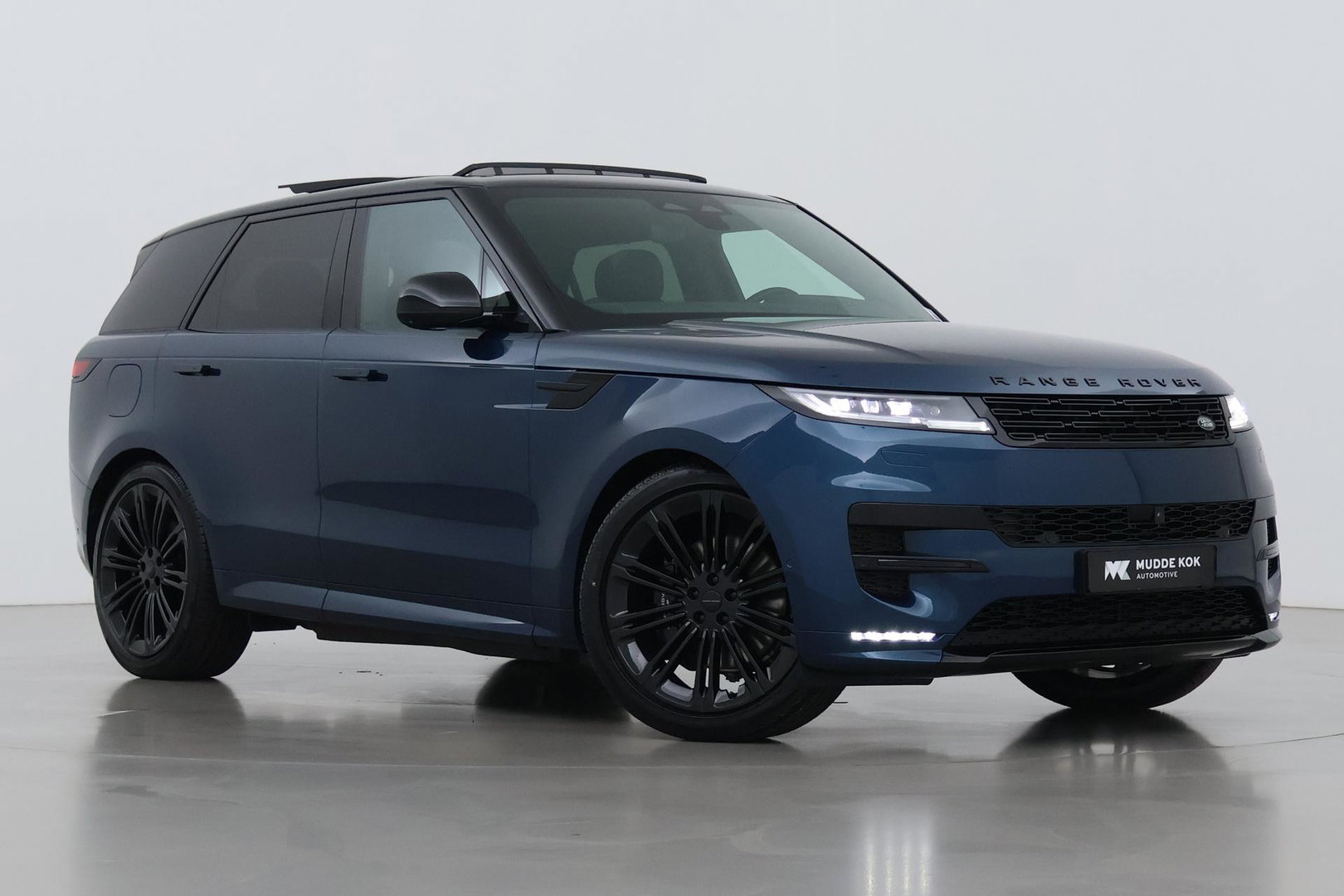 Land Rover Range Rover Sport P460e Dynamic HSE | SV Petrolix Blue | 23 Inch | Meridian Surround | ClearSight | Koelbox | Panoramadak | Trekhaak