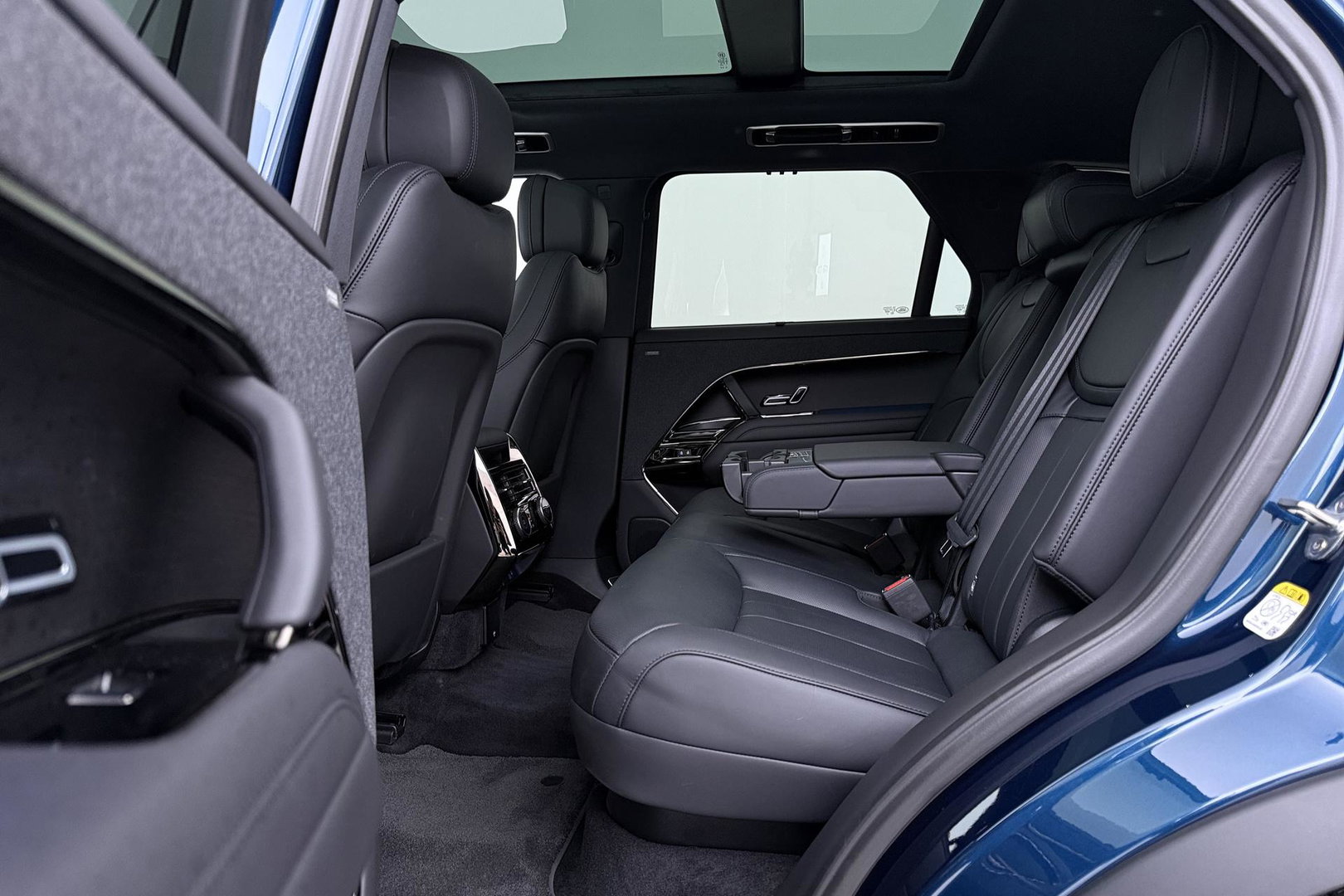 Land Rover Range Rover Sport P460e Dynamic HSE | SV Petrolix Blue | 23 Inch | Meridian Surround | ClearSight | Koelbox | Panoramadak | Trekhaak