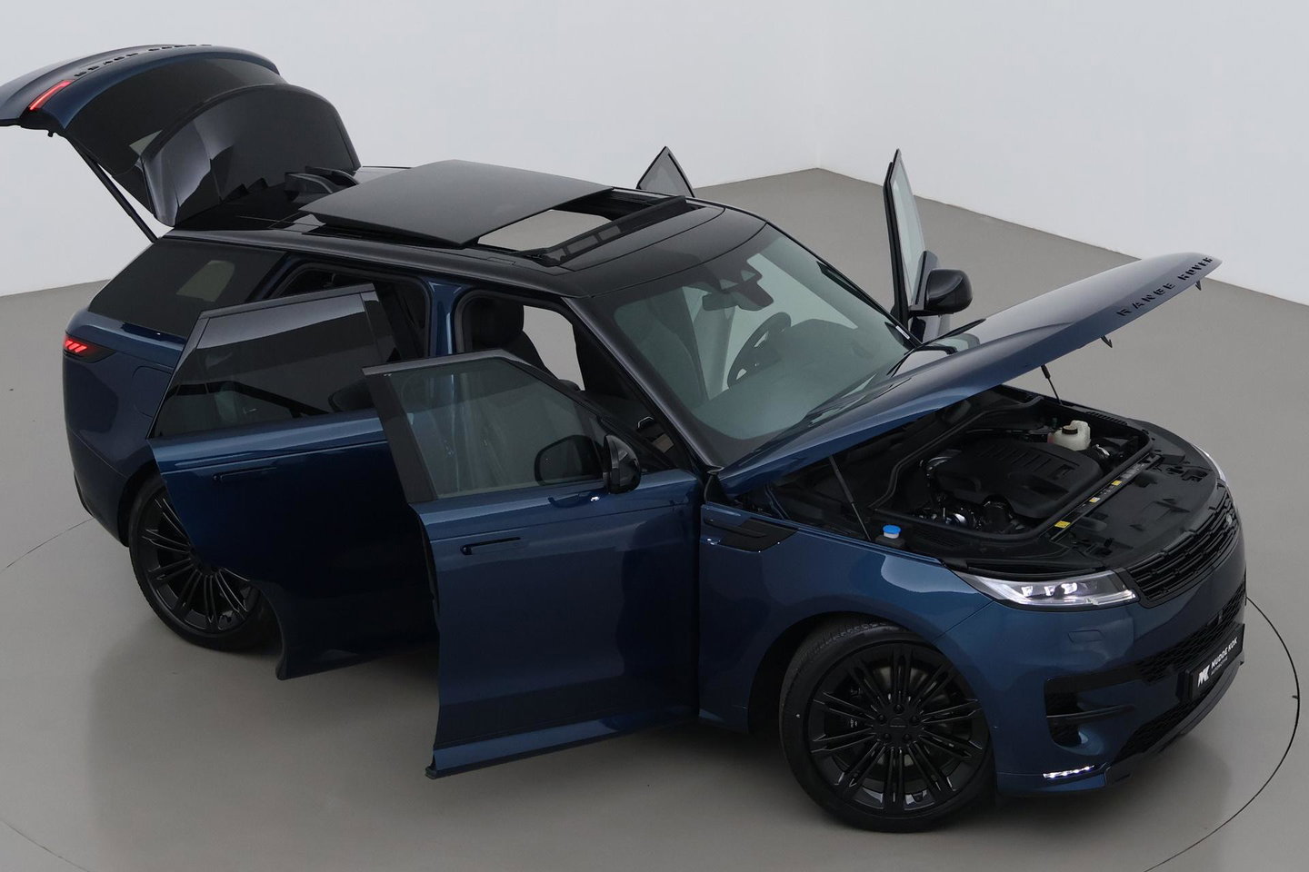 Land Rover Range Rover Sport P460e Dynamic HSE | SV Petrolix Blue | 23 Inch | Meridian Surround | ClearSight | Koelbox | Panoramadak | Trekhaak