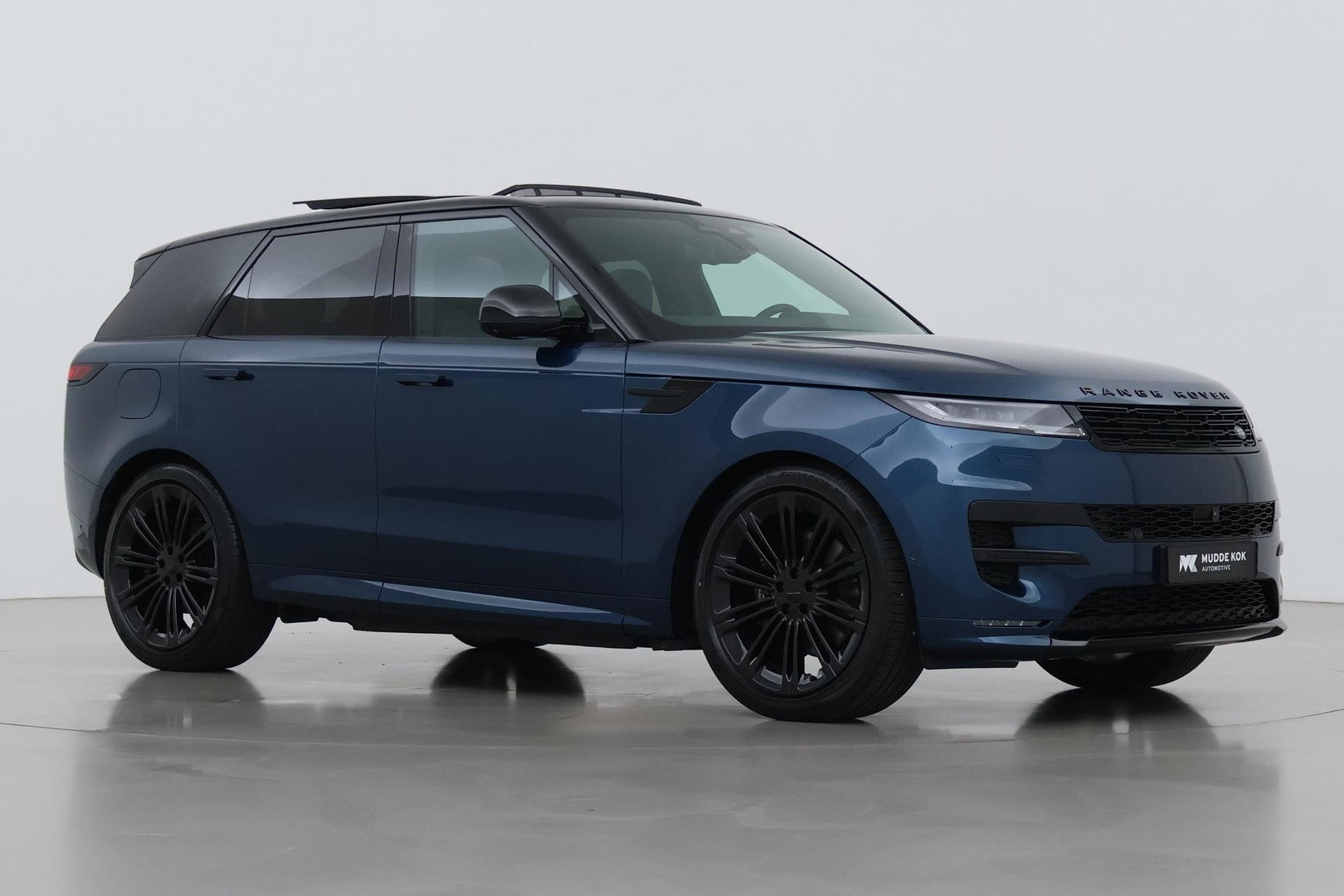 Land Rover Range Rover Sport P460e Dynamic HSE | SV Petrolix Blue | 23 Inch | Meridian Surround | ClearSight | Koelbox | Panoramadak | Trekhaak