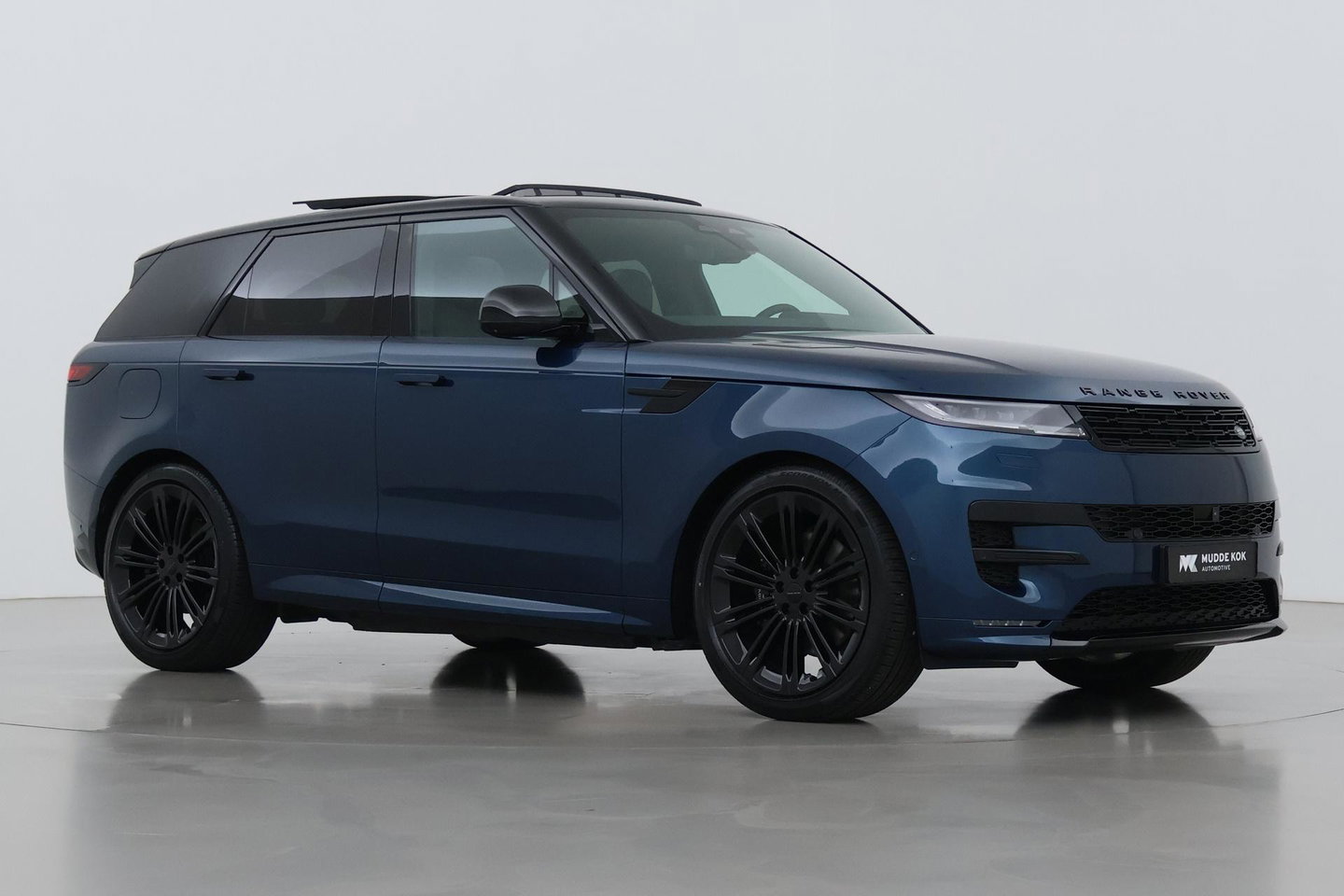 Land Rover Range Rover Sport P460e Dynamic HSE | SV Petrolix Blue | 23 Inch | Meridian Surround | ClearSight | Koelbox | Panoramadak | Trekhaak