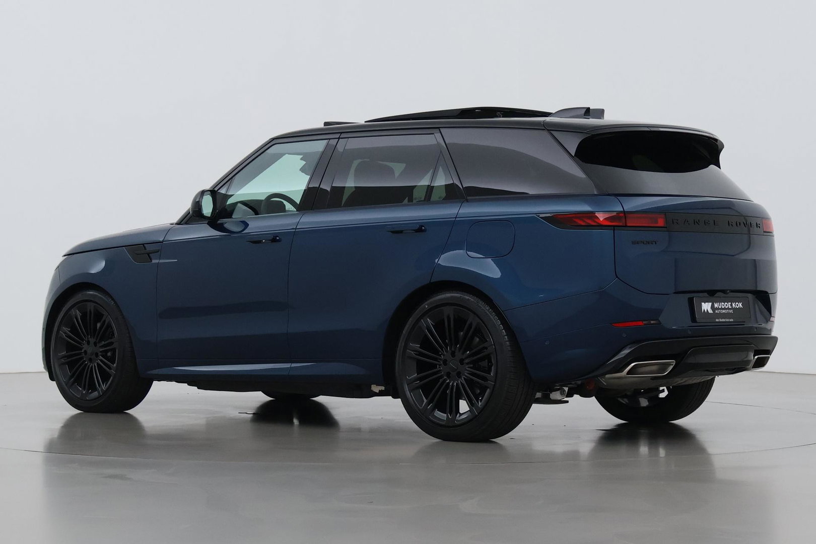 Land Rover Range Rover Sport P460e Dynamic HSE | SV Petrolix Blue | 23 Inch | Meridian Surround | ClearSight | Koelbox | Panoramadak | Trekhaak