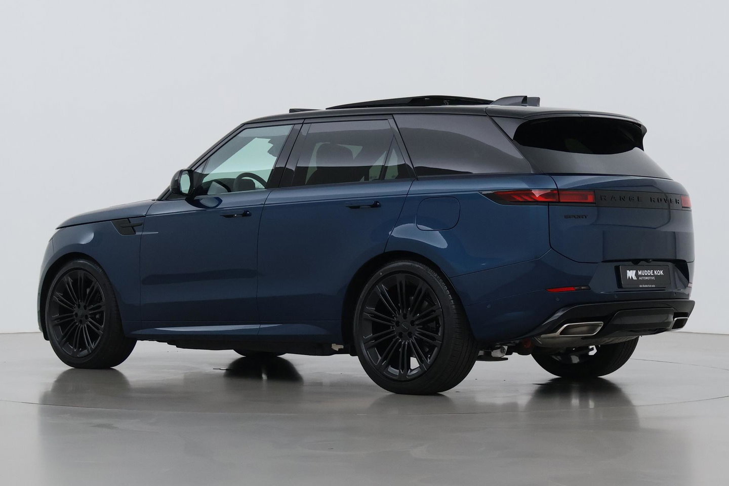 Land Rover Range Rover Sport P460e Dynamic HSE | SV Petrolix Blue | 23 Inch | Meridian Surround | ClearSight | Koelbox | Panoramadak | Trekhaak