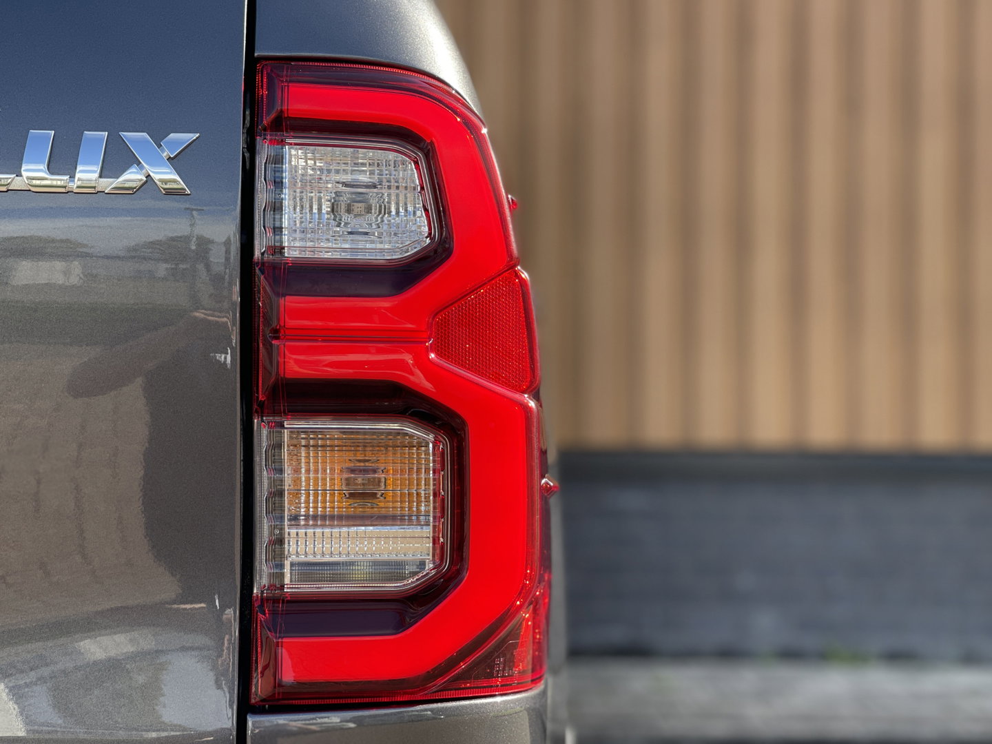 Toyota Hilux 2.8 D-4D Double Cab Executive | 2 Zits | Apple Carplay | DAB | Camera Achter | Led dagrijverlichting |