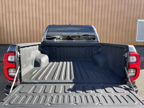 Toyota Hilux 2.8 D-4D Double Cab Executive | 2 Zits | Apple Carplay | DAB | Camera Achter | Led dagrijverlichting |