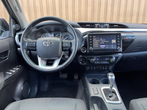 Toyota Hilux 2.8 D-4D Double Cab Executive | 2 Zits | Apple Carplay | DAB | Camera Achter | Led dagrijverlichting |