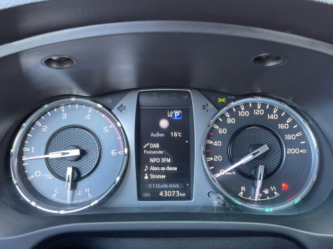 Toyota Hilux 2.8 D-4D Double Cab Executive | 2 Zits | Apple Carplay | DAB | Camera Achter | Led dagrijverlichting |