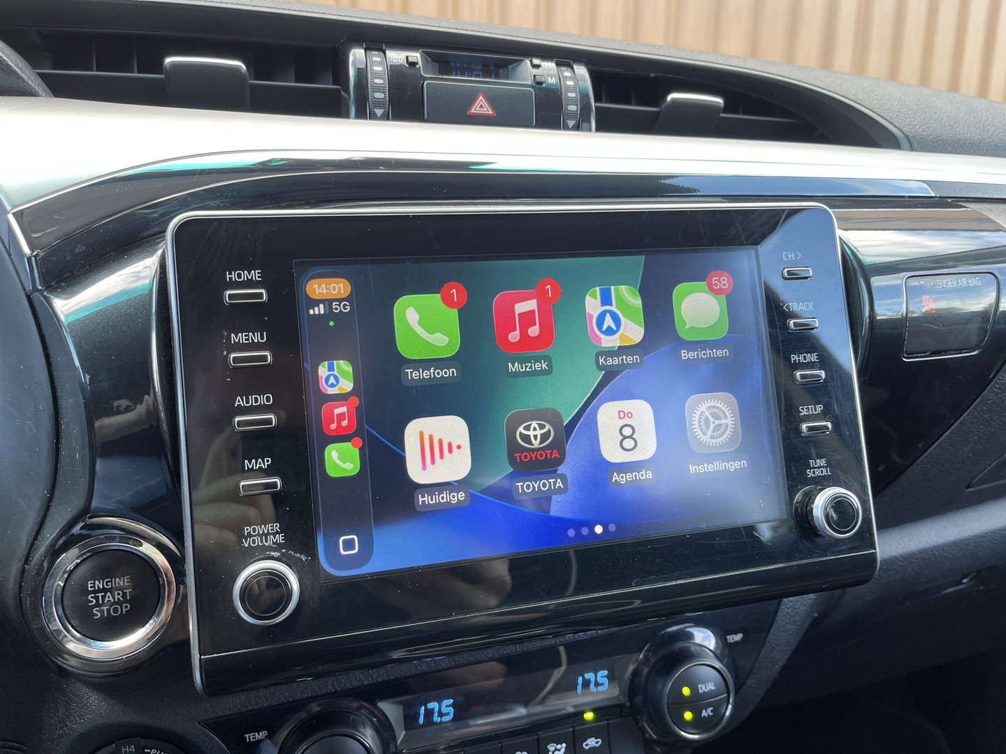 Toyota Hilux 2.8 D-4D Double Cab Executive | 2 Zits | Apple Carplay | DAB | Camera Achter | Led dagrijverlichting |
