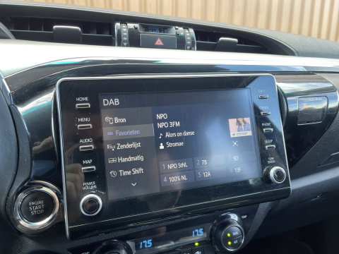 Toyota Hilux 2.8 D-4D Double Cab Executive | 2 Zits | Apple Carplay | DAB | Camera Achter | Led dagrijverlichting |