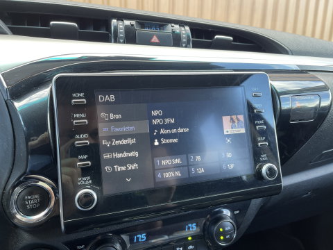 Toyota Hilux 2.8 D-4D Double Cab Executive | 2 Zits | Apple Carplay | DAB | Camera Achter | Led dagrijverlichting |