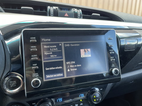 Toyota Hilux 2.8 D-4D Double Cab Executive | 2 Zits | Apple Carplay | DAB | Camera Achter | Led dagrijverlichting |