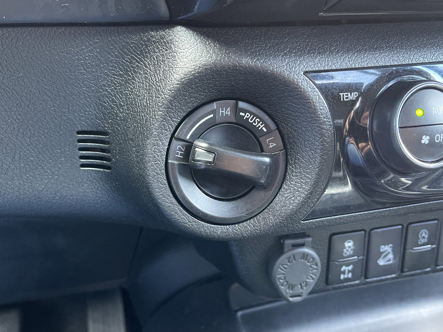 Toyota Hilux 2.8 D-4D Double Cab Executive | 2 Zits | Apple Carplay | DAB | Camera Achter | Led dagrijverlichting |