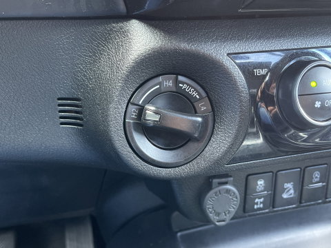 Toyota Hilux 2.8 D-4D Double Cab Executive | 2 Zits | Apple Carplay | DAB | Camera Achter | Led dagrijverlichting |