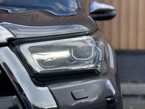 Toyota Hilux 2.8 D-4D Double Cab Executive | 2 Zits | Apple Carplay | DAB | Camera Achter | Led dagrijverlichting |