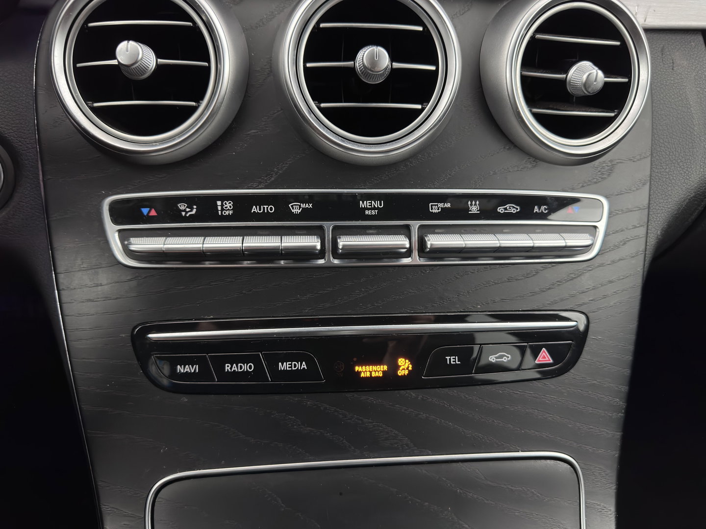 Mercedes-Benz C-Klasse Estate 300 e Business Solution AMG Limited (Plug-in) (INCL-BTW) Aut. *LEATHER-ALCANTARA | MULTIBEAM-LED | NAVI-FULLMAP | TOPVIEW | DAB | CARPLAY | DIGI-COCKPIT | SPORTSEATS | TOWBAR | 18"ALU*