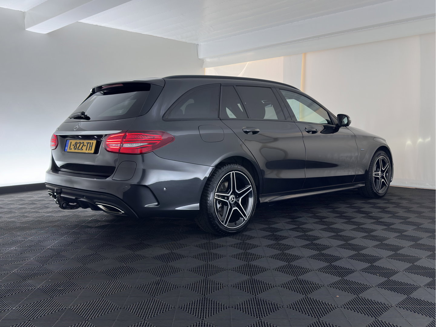 Mercedes-Benz C-Klasse Estate 300 e Business Solution AMG Limited (Plug-in) (INCL-BTW) Aut. *LEATHER-ALCANTARA | MULTIBEAM-LED | NAVI-FULLMAP | TOPVIEW | DAB | CARPLAY | DIGI-COCKPIT | SPORTSEATS | TOWBAR | 18"ALU*
