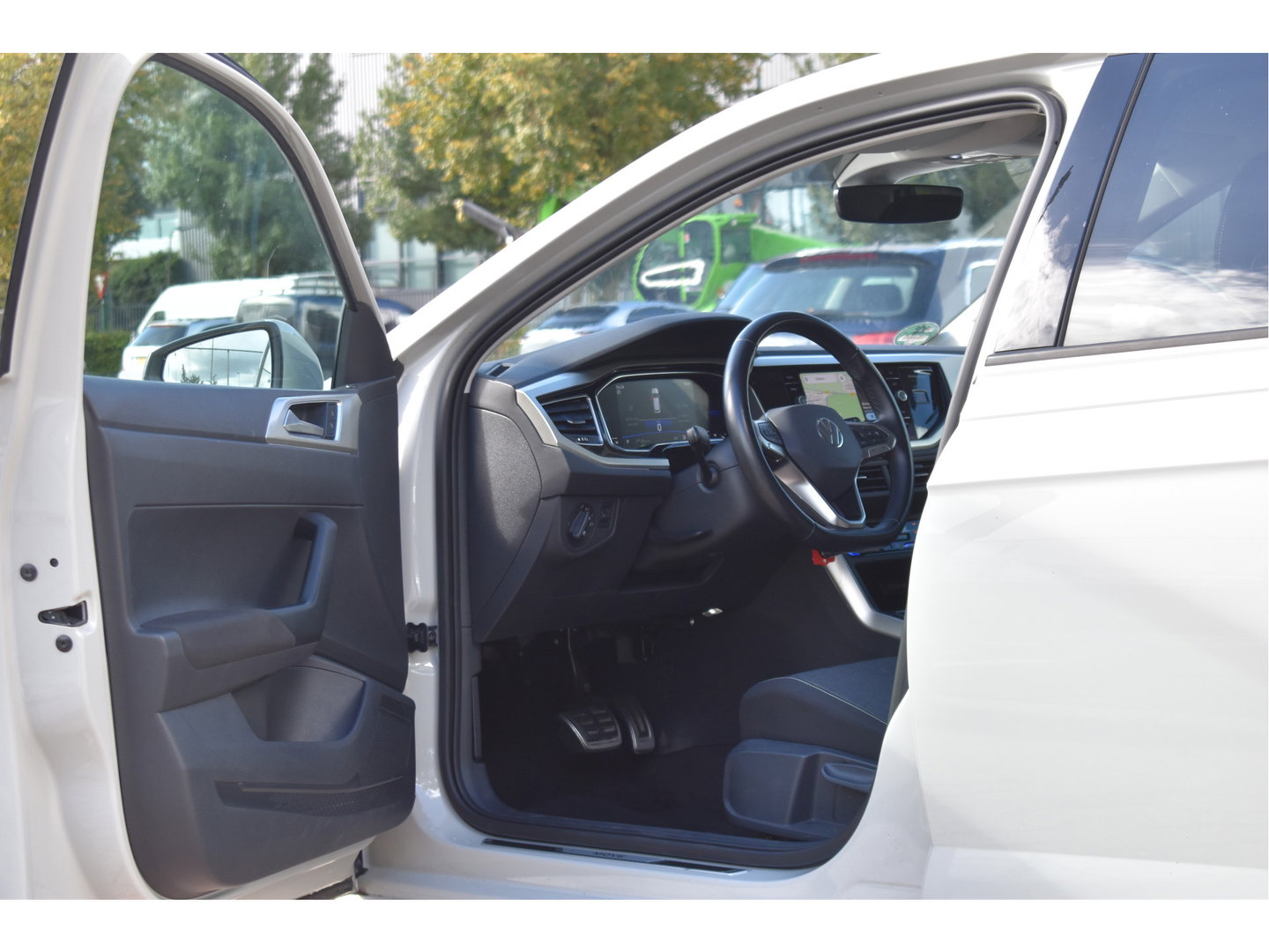 Volkswagen Polo 1.0 TSI Life Move 95 pk Ascot grey | Virtual cockpit | Carplay/Androidauto | DAB | Stoelverwarming | Climate Control | LED | LM-Velgen