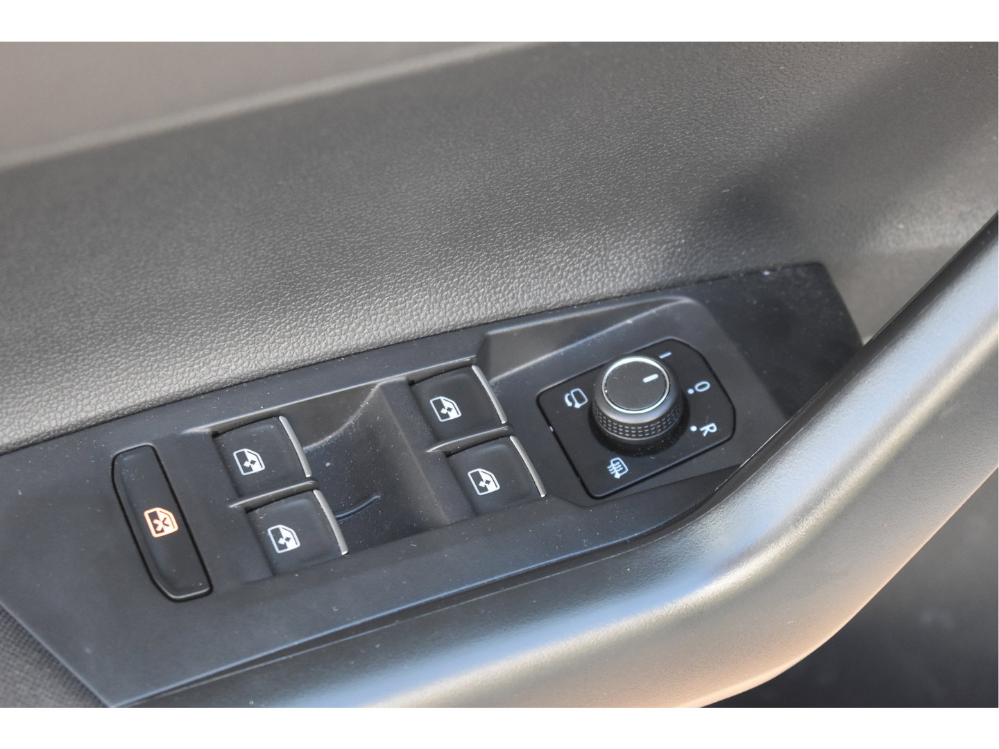 Volkswagen Polo 1.0 TSI Life Move 95 pk Ascot grey | Virtual cockpit | Carplay/Androidauto | DAB | Stoelverwarming | Climate Control | LED | LM-Velgen