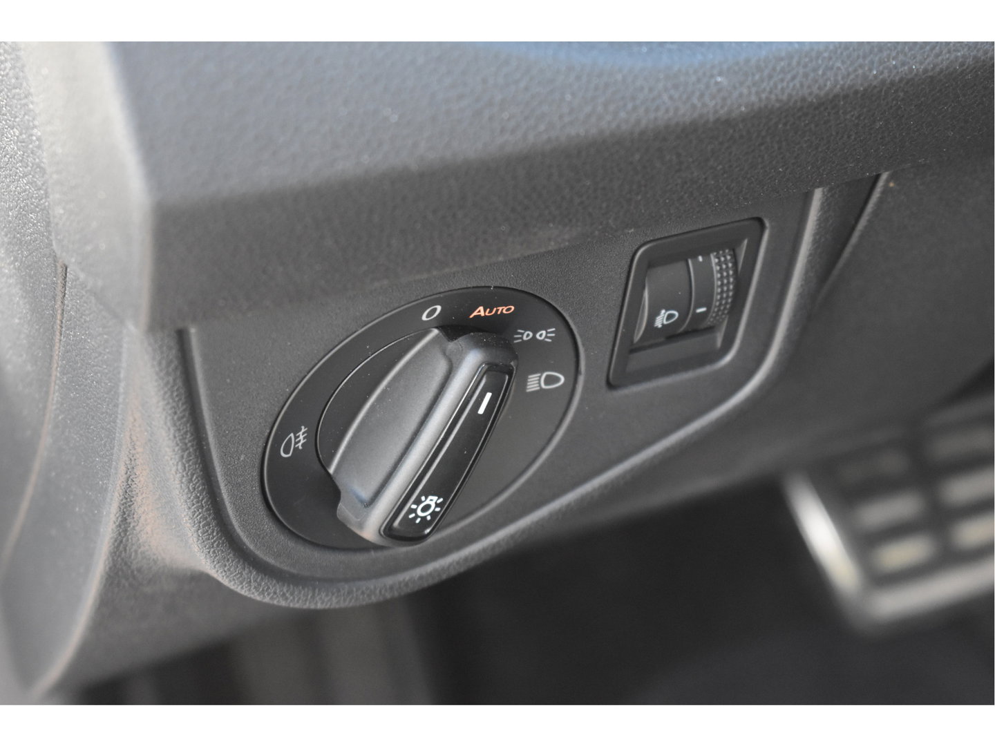Volkswagen Polo 1.0 TSI Life Move 95 pk Ascot grey | Virtual cockpit | Carplay/Androidauto | DAB | Stoelverwarming | Climate Control | LED | LM-Velgen