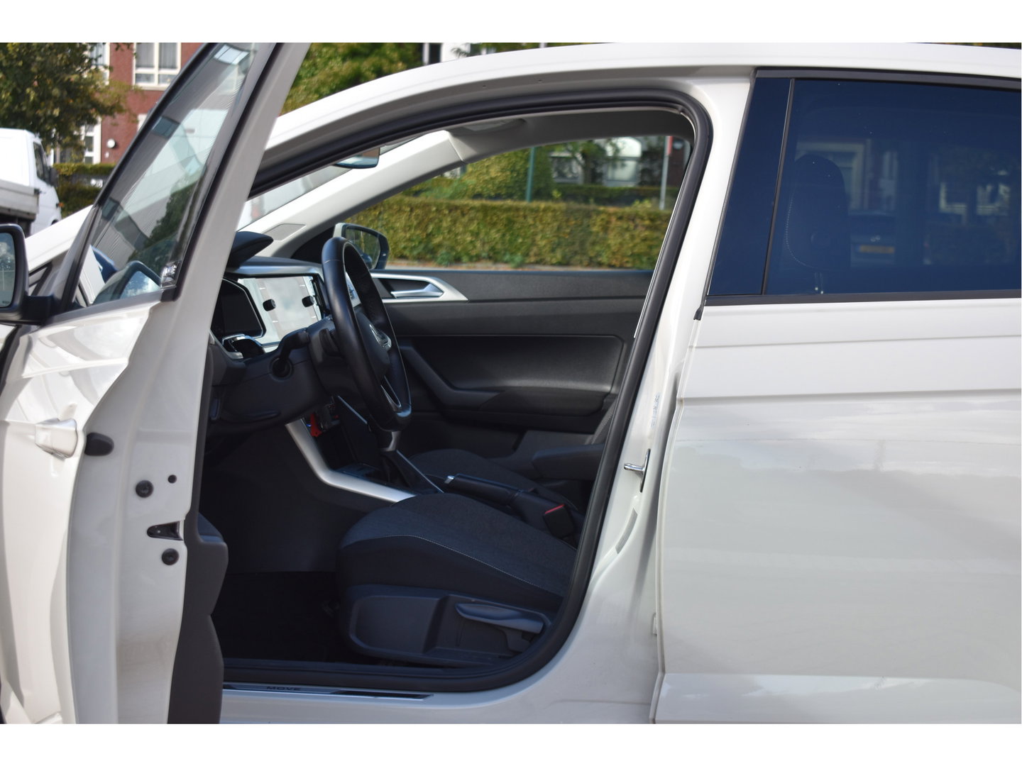 Volkswagen Polo 1.0 TSI Life Move 95 pk Ascot grey | Virtual cockpit | Carplay/Androidauto | DAB | Stoelverwarming | Climate Control | LED | LM-Velgen