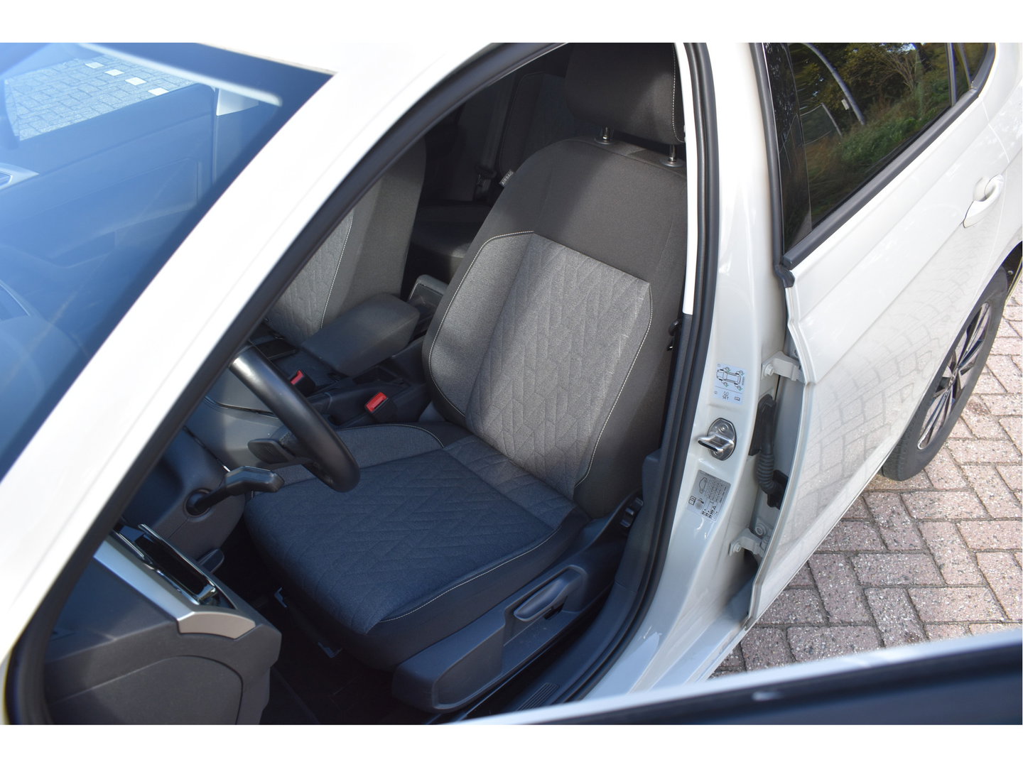 Volkswagen Polo 1.0 TSI Life Move 95 pk Ascot grey | Virtual cockpit | Carplay/Androidauto | DAB | Stoelverwarming | Climate Control | LED | LM-Velgen
