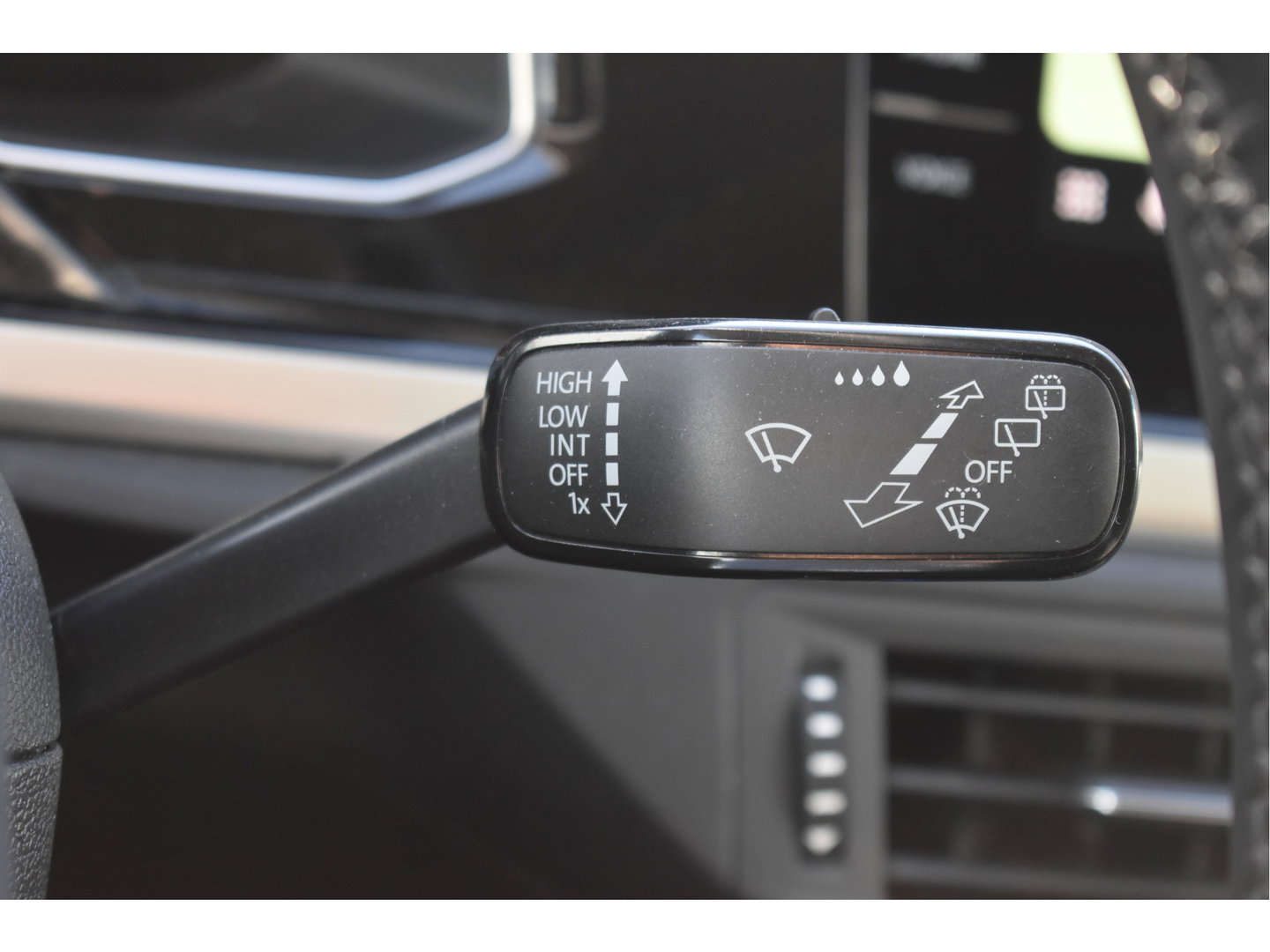 Volkswagen Polo 1.0 TSI Life Move 95 pk Ascot grey | Virtual cockpit | Carplay/Androidauto | DAB | Stoelverwarming | Climate Control | LED | LM-Velgen
