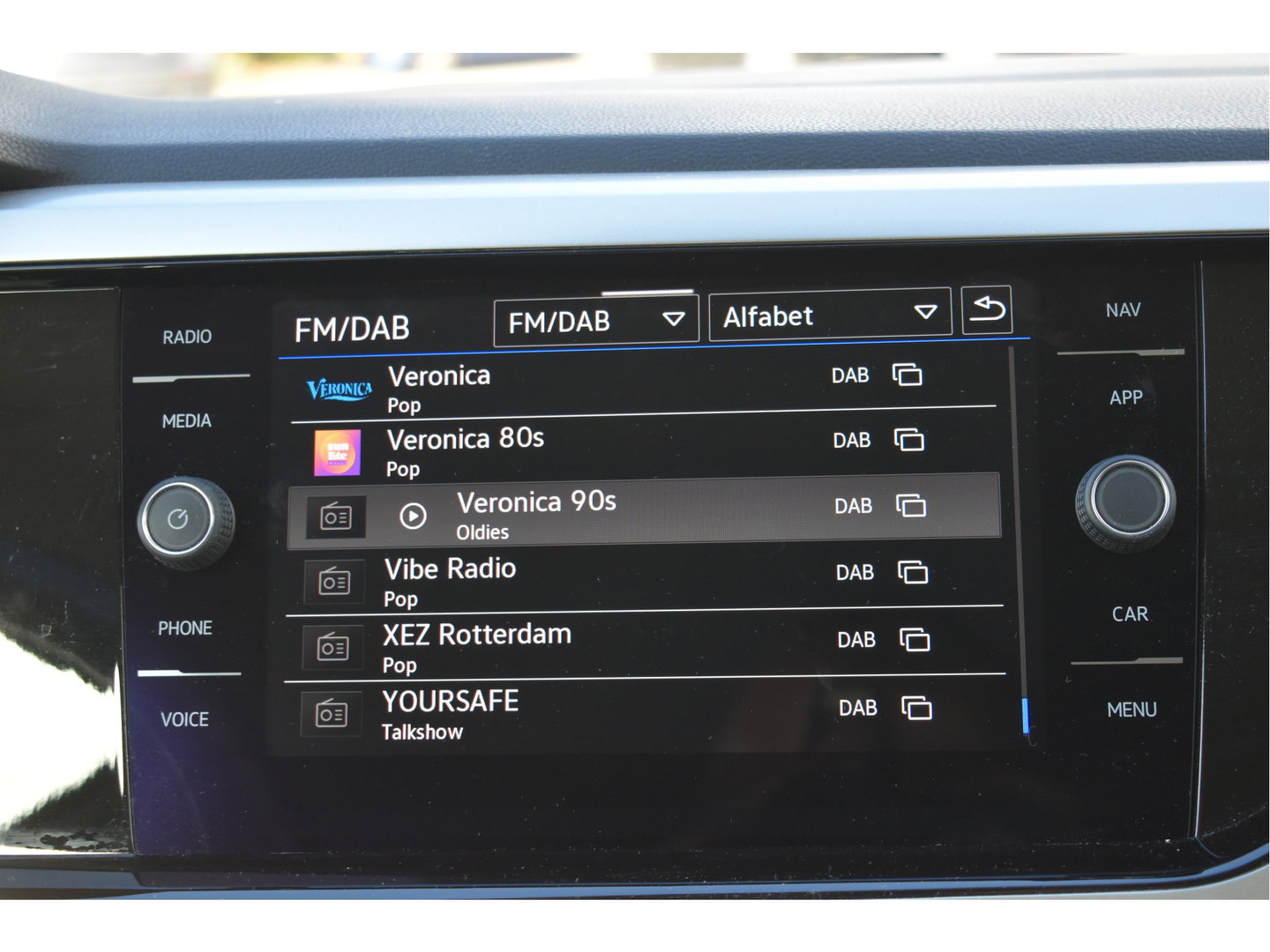 Volkswagen Polo 1.0 TSI Life Move 95 pk Ascot grey | Virtual cockpit | Carplay/Androidauto | DAB | Stoelverwarming | Climate Control | LED | LM-Velgen