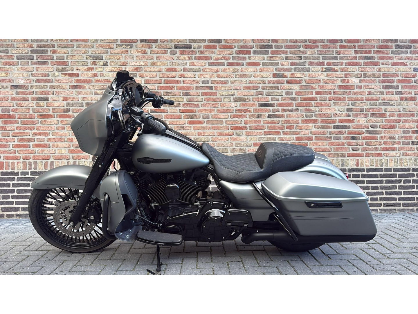 Harley Davidson 103 FLHX Streetglide 21'' Street Glide  Vance & Hines mat grijs blackout FLHTK