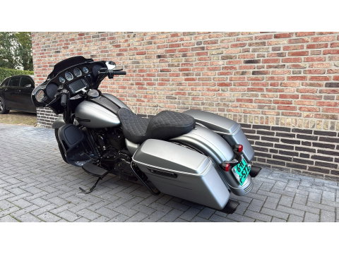 Harley Davidson 103 FLHX Streetglide 21'' Street Glide  Vance & Hines mat grijs blackout FLHTK