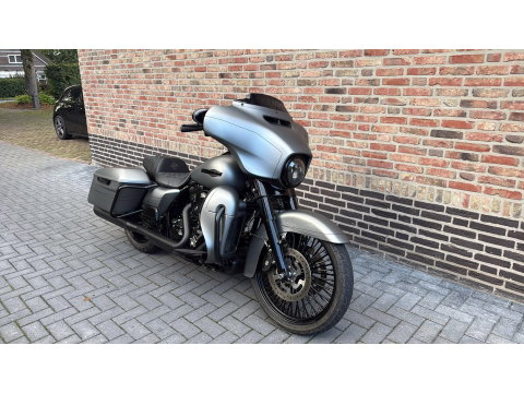 Harley Davidson 103 FLHX Streetglide 21'' Street Glide  Vance & Hines mat grijs blackout FLHTK
