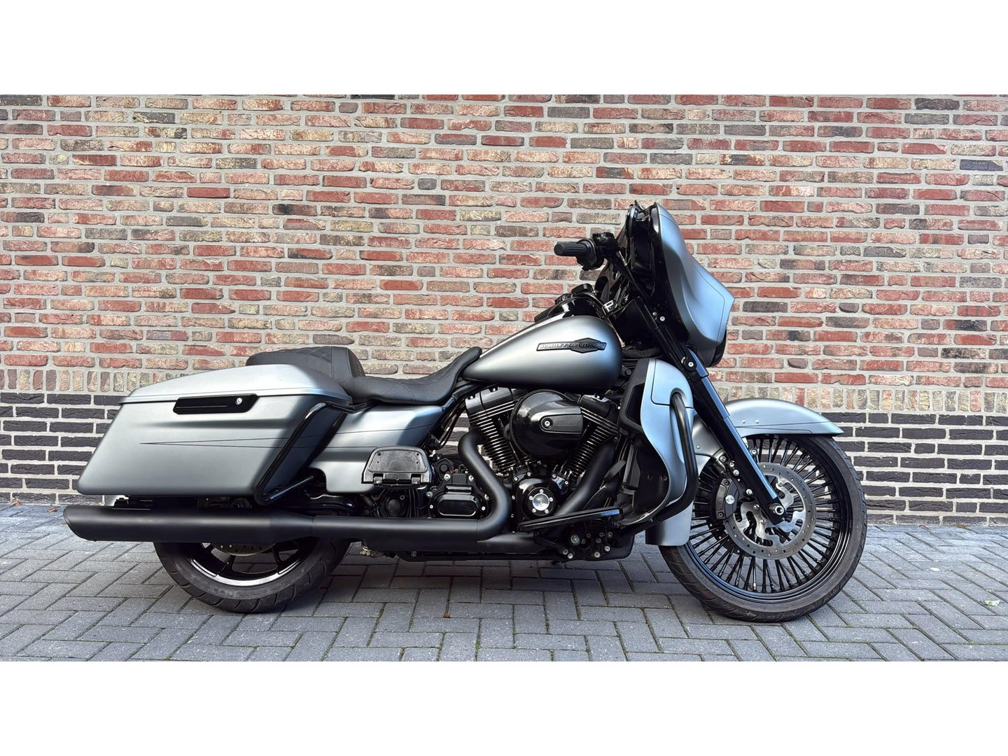 Harley Davidson 103 FLHX Streetglide 21'' Street Glide  Vance & Hines mat grijs blackout FLHTK