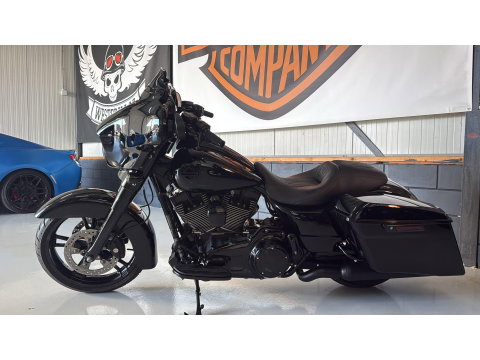 Harley Davidson 103 FLHX Street Glide Black Out CVO Streetglide