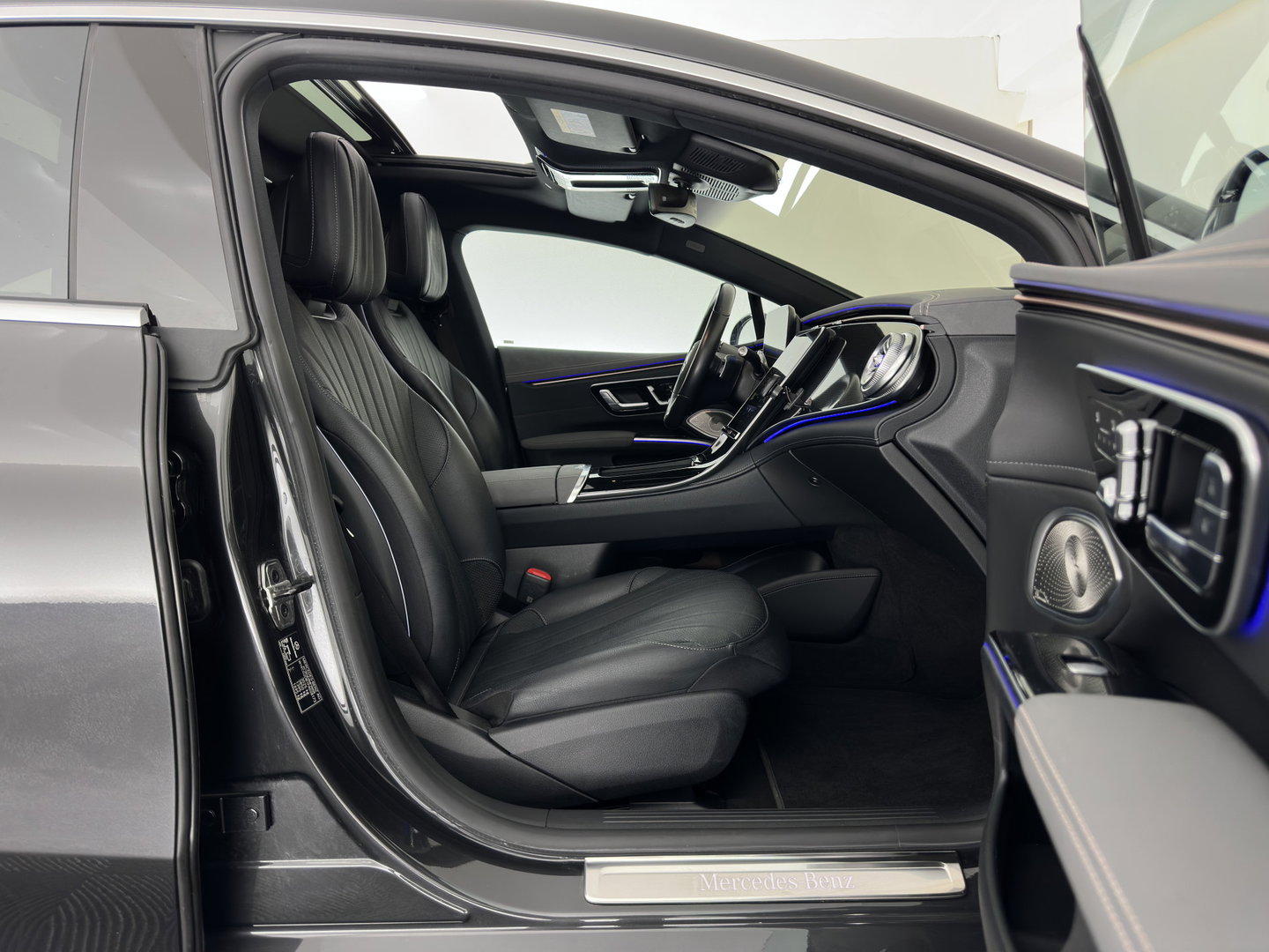 Mercedes-Benz EQS 450+ Luxury Line 108 kWh (3-Fase-22kW) (INCL-BTW) Aut. *PANO | HEAD-UP | LEATHER | FULL-LED | BURMESTER | MEMORY-PACK | ADAPTIVE-CRUISE | BLIND-SPOT | TOP-VIEW | HEATED-COMFORTSEATS | DIGI-COCKPIT | AMBIENT-LIGHT | 20''ALU*