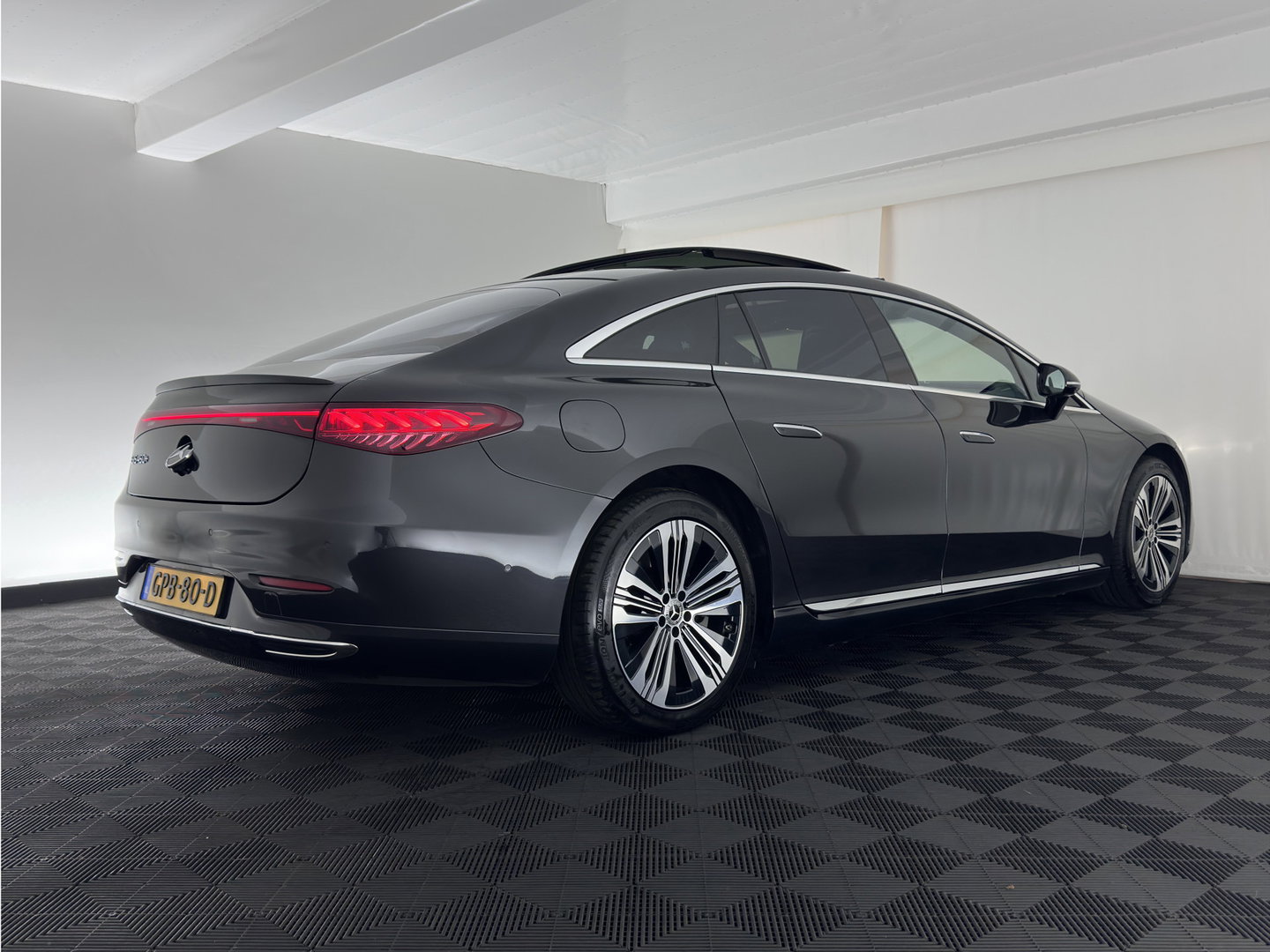 Mercedes-Benz EQS 450+ Luxury Line 108 kWh (3-Fase-22kW) (INCL-BTW) Aut. *PANO | HEAD-UP | LEATHER | FULL-LED | BURMESTER | MEMORY-PACK | ADAPTIVE-CRUISE | BLIND-SPOT | TOP-VIEW | HEATED-COMFORTSEATS | DIGI-COCKPIT | AMBIENT-LIGHT | 20''ALU*