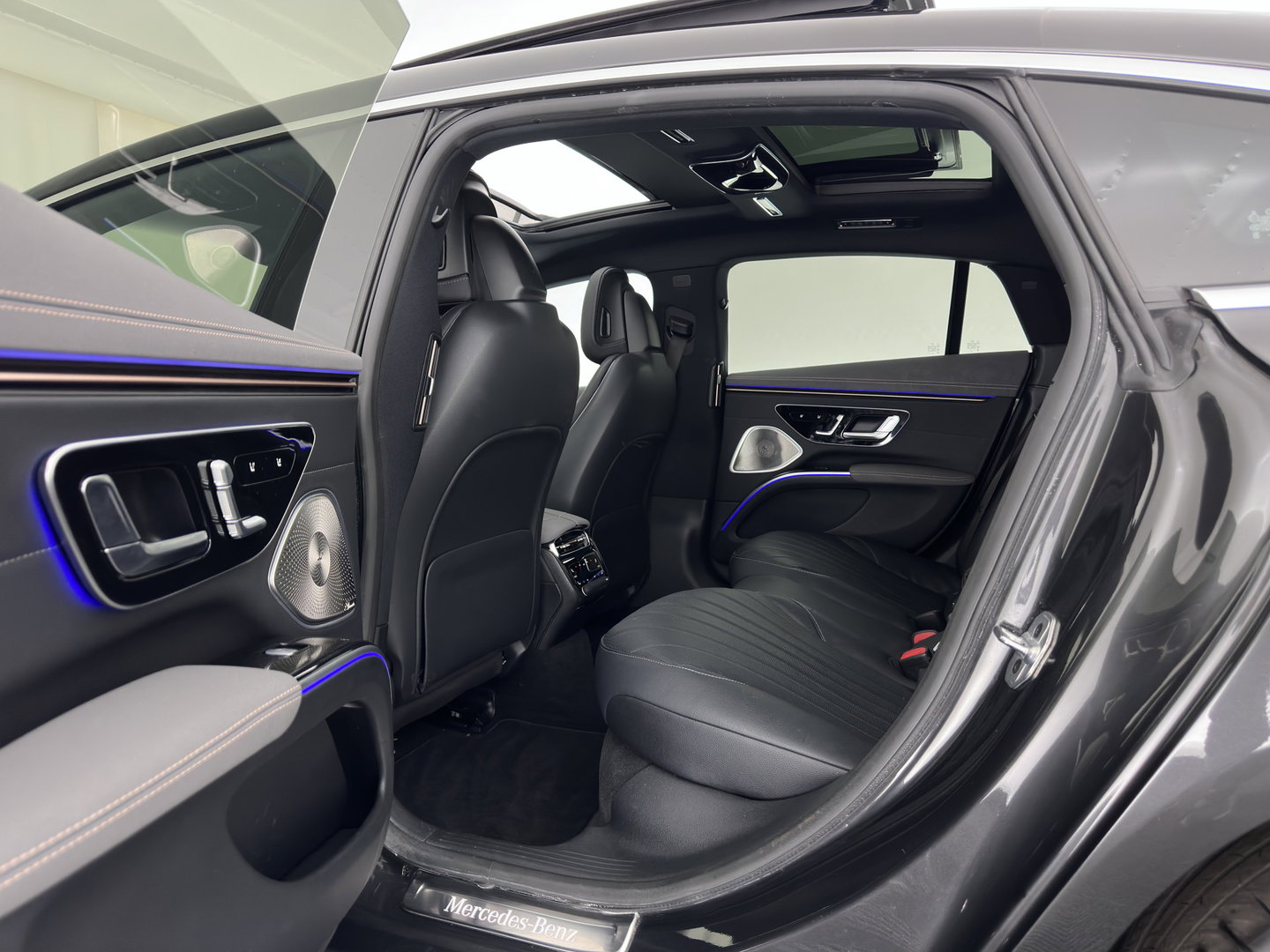 Mercedes-Benz EQS 450+ Luxury Line 108 kWh (3-Fase-22kW) (INCL-BTW) Aut. *PANO | HEAD-UP | LEATHER | FULL-LED | BURMESTER | MEMORY-PACK | ADAPTIVE-CRUISE | BLIND-SPOT | TOP-VIEW | HEATED-COMFORTSEATS | DIGI-COCKPIT | AMBIENT-LIGHT | 20''ALU*