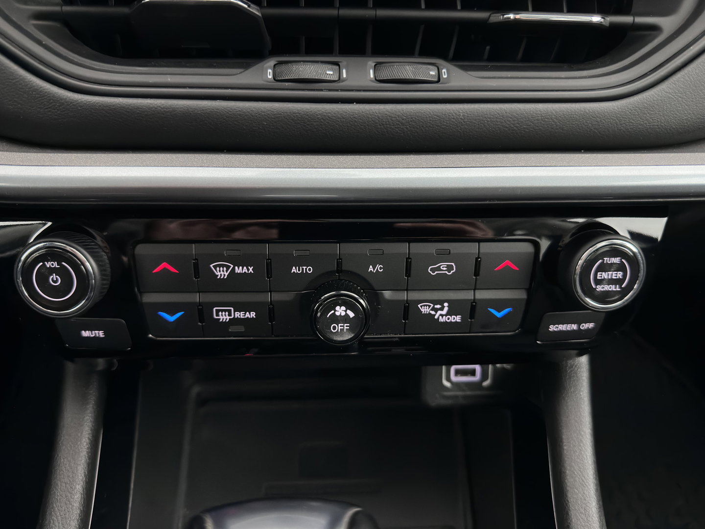 Jeep Compass 4xe 190 Plug-in Hybrid Electric Limited Lease Ed. (INCL-BTW) *LEATHER-FABRIC | FULL-LED | ADAPTIVE-CRUISE | CAMERA | CARPLAY | BLIND-SPOT | KEYLESS | DAB+ | DIGI-COCKPIT | PRIVACY-GLASS | COMFORT-SEATS | 19''ALU | TOWBAR*