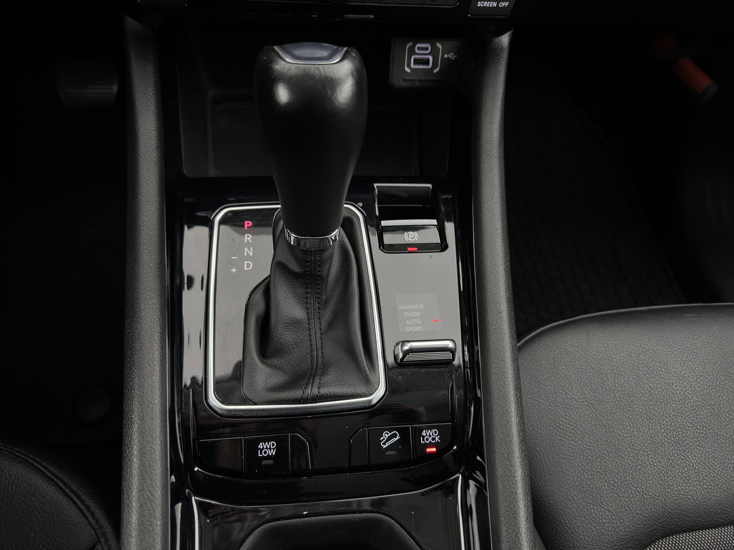 Jeep Compass 4xe 190 Plug-in Hybrid Electric Limited Lease Ed. (INCL-BTW) *LEATHER-FABRIC | FULL-LED | ADAPTIVE-CRUISE | CAMERA | CARPLAY | BLIND-SPOT | KEYLESS | DAB+ | DIGI-COCKPIT | PRIVACY-GLASS | COMFORT-SEATS | 19''ALU | TOWBAR*