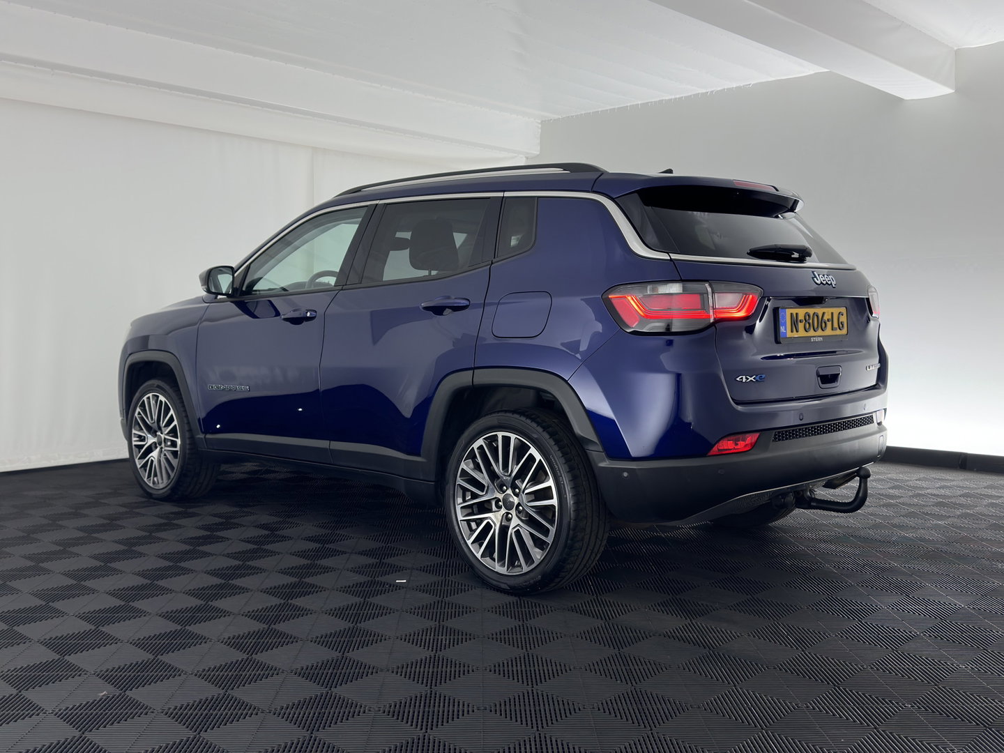Jeep Compass 4xe 190 Plug-in Hybrid Electric Limited Lease Ed. (INCL-BTW) *LEATHER-FABRIC | FULL-LED | ADAPTIVE-CRUISE | CAMERA | CARPLAY | BLIND-SPOT | KEYLESS | DAB+ | DIGI-COCKPIT | PRIVACY-GLASS | COMFORT-SEATS | 19''ALU | TOWBAR*