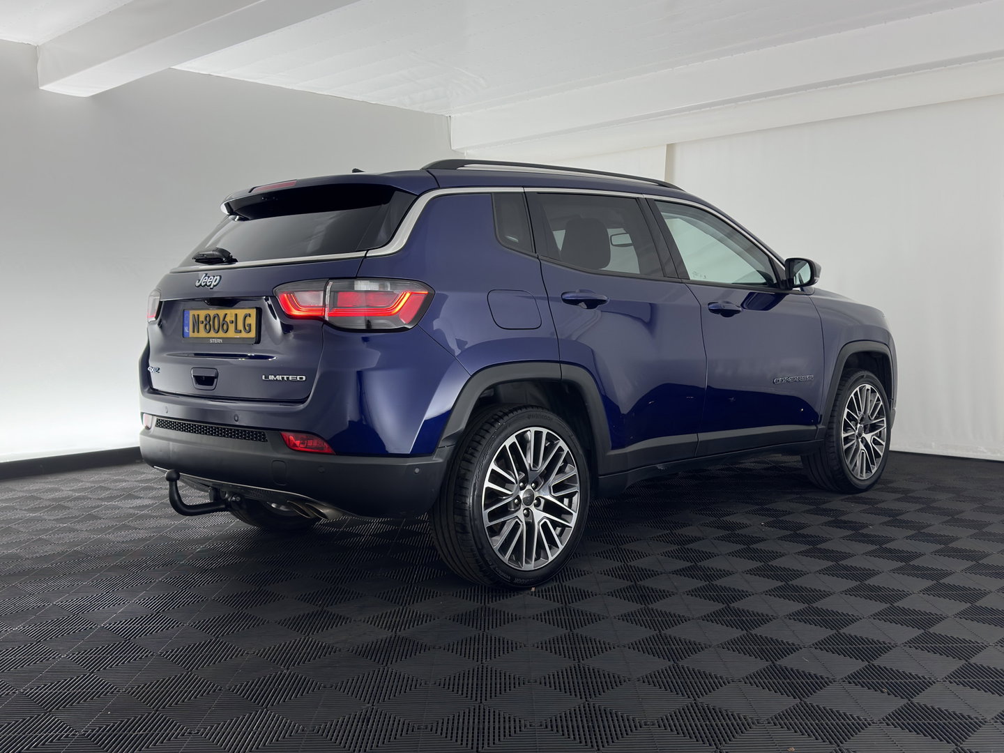 Jeep Compass 4xe 190 Plug-in Hybrid Electric Limited Lease Ed. (INCL-BTW) *LEATHER-FABRIC | FULL-LED | ADAPTIVE-CRUISE | CAMERA | CARPLAY | BLIND-SPOT | KEYLESS | DAB+ | DIGI-COCKPIT | PRIVACY-GLASS | COMFORT-SEATS | 19''ALU | TOWBAR*