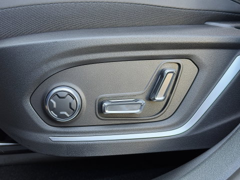 Lynk & Co 01 1.5 More | Panoramadak | Leder | 360° Camera | 20" Lichtmetaal | Infinity | Sfeerverlichtinig | Stuurverwarming | Elektrische Bestuurdersstoel | Stoelverwarming | Apple Carplay | Android Auto |